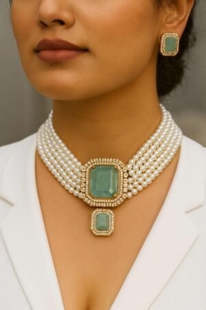 Luxurious Emerald and Pearl Choker Set