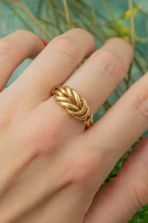 Elegant Gold Braided Band Ring