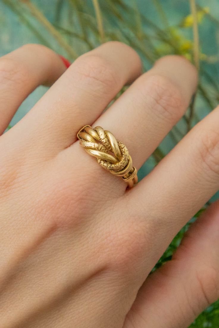 Elegant Gold Braided Band Ring