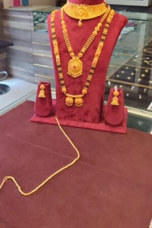 Traditional Gold Bridal Jewelry Set