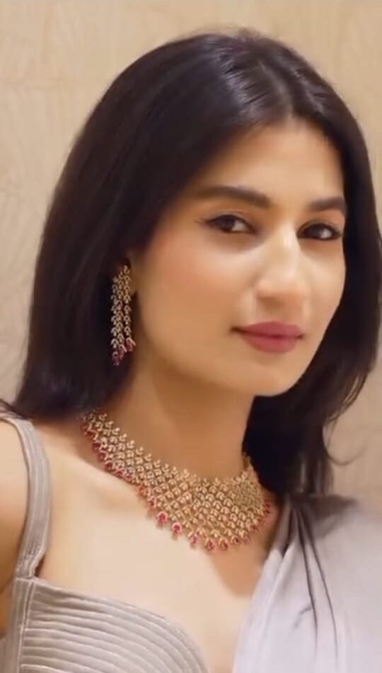 Elegant Gold and Ruby Jewelry Set