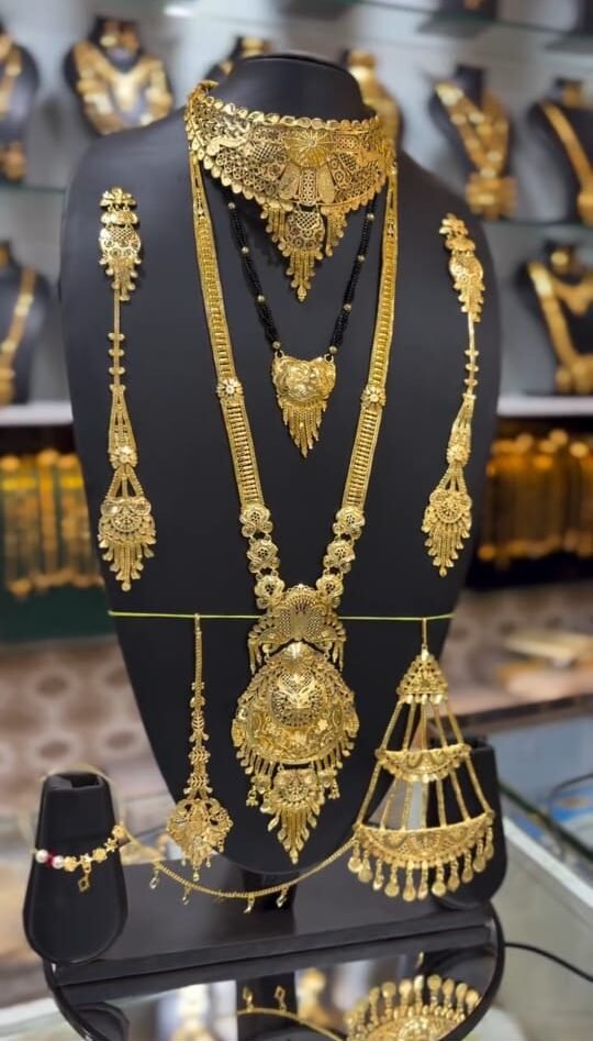 Exquisite Gold Jewelry Set