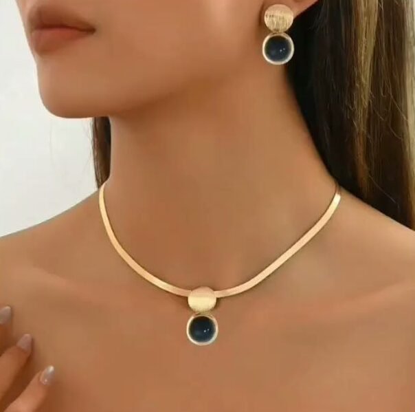 Gold Choker with Onyx Pendant and Matching Earrings