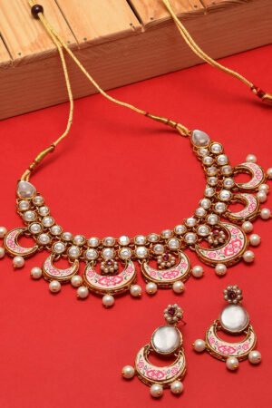 Gold-Toned Kundan Mesmerising Traditional Jewellery Set